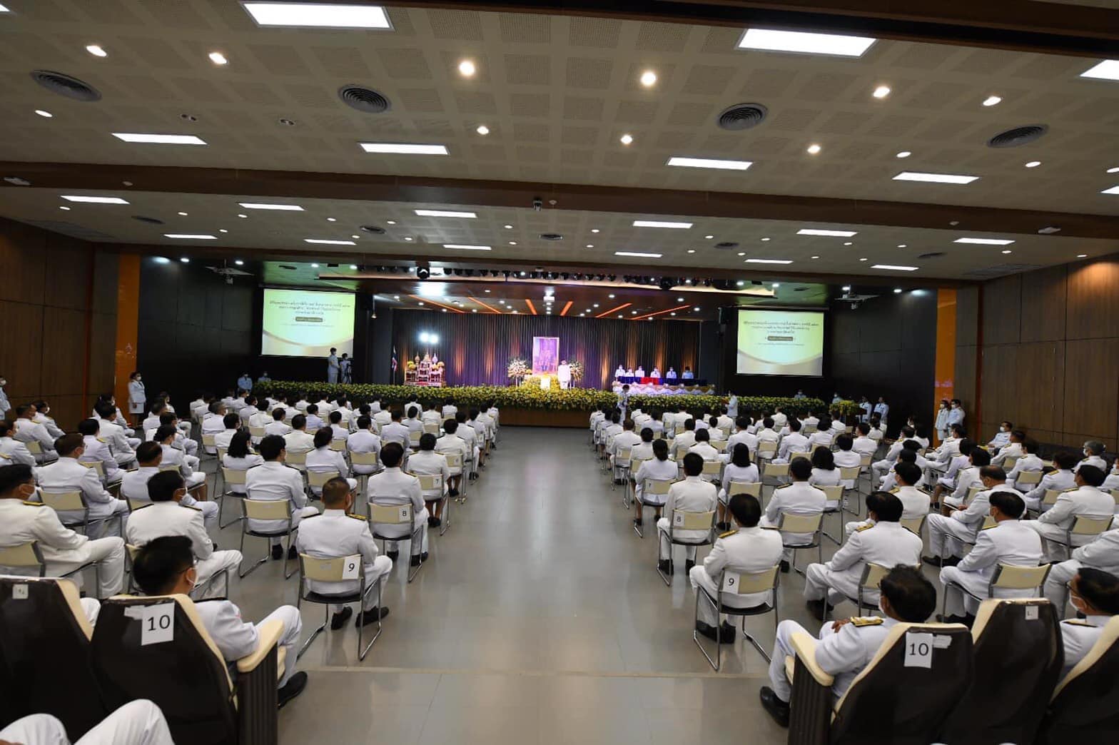 พิธีรับพระราชทานเครื่องราชอิสริยาภรณ์ ชั้นสายสะพาย ประจำปี  สำหรับหน่วยงานและสถาบันอุดมศึกษาในสังกัด...